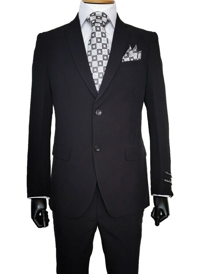 Completo nero essenziale da uomo: eleganza intramontabile, pantaloni flat front, stile impeccabile per ogni occasione.