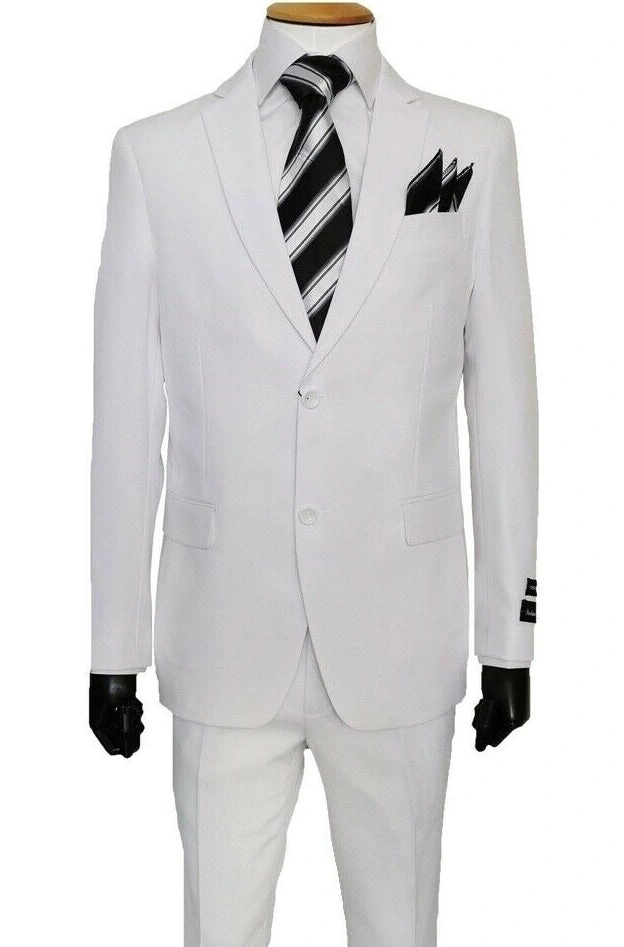 Abito Bianco Elegante Uomo: Semplicità e Raffinatezza per Ogni Occasione.