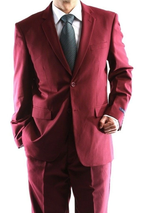 Completo bordeaux da uomo: eleganza essenziale, taglio impeccabile, stile senza tempo, due pezzi per un look irresistibile.