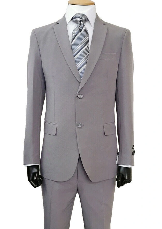 Completo grigio essenziale da uomo con pantaloni senza pinces: stile classico, eleganza senza tempo, un must-have.